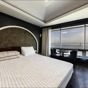 Bridge Hotel